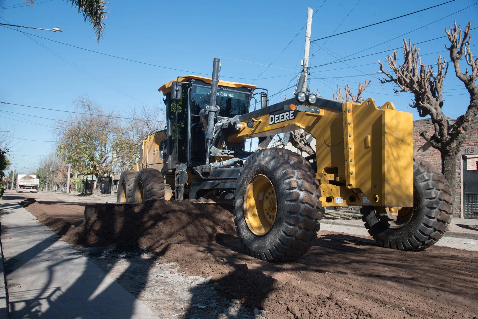Con un operativo integral, el Municipio lleva soluciones urbanísticas a tres barrios de la zona este de la capital