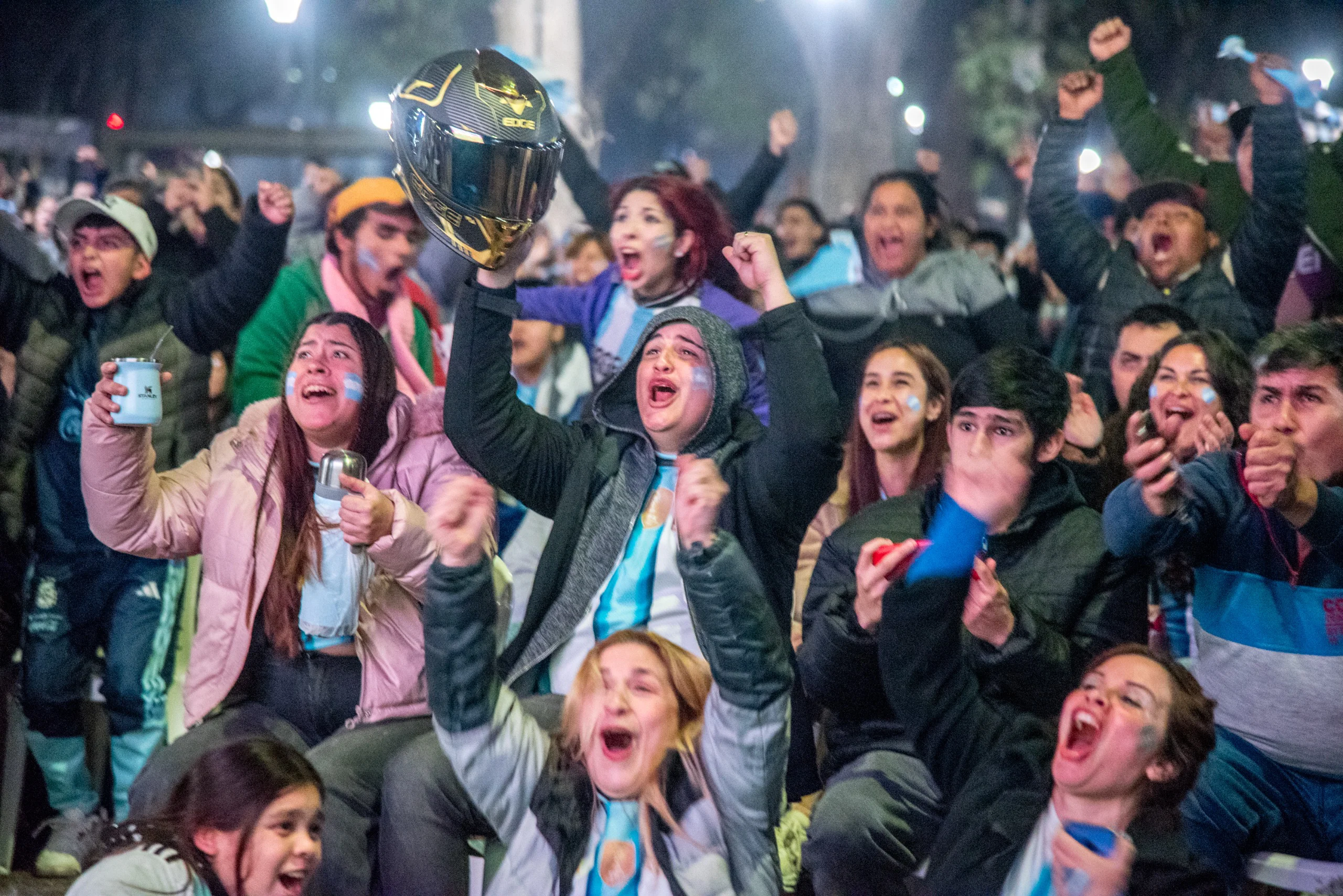 Ya es un clásico: una multitud celebró el pase a semifinales de Argentina en el Punto Mundialista del Parque Avellaneda