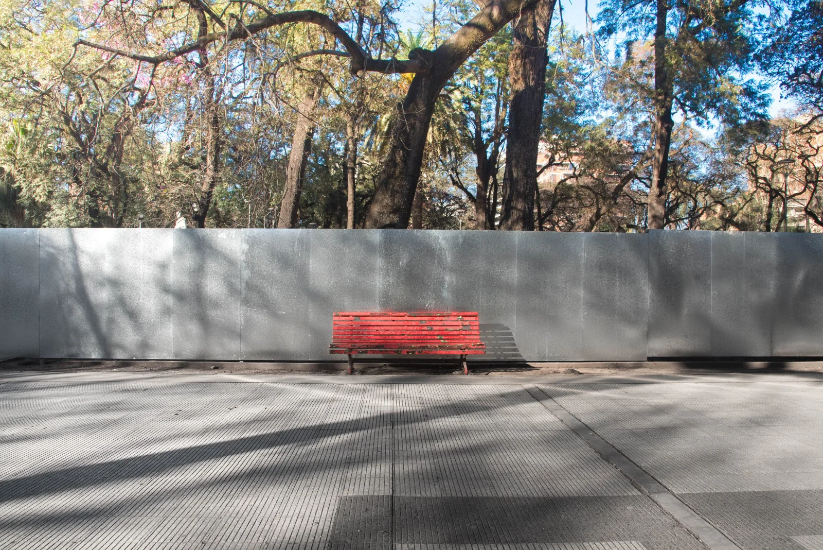 Por el inicio de obras de jerarquización, la Plaza Urquiza permanecerá delimitada preventivamente
