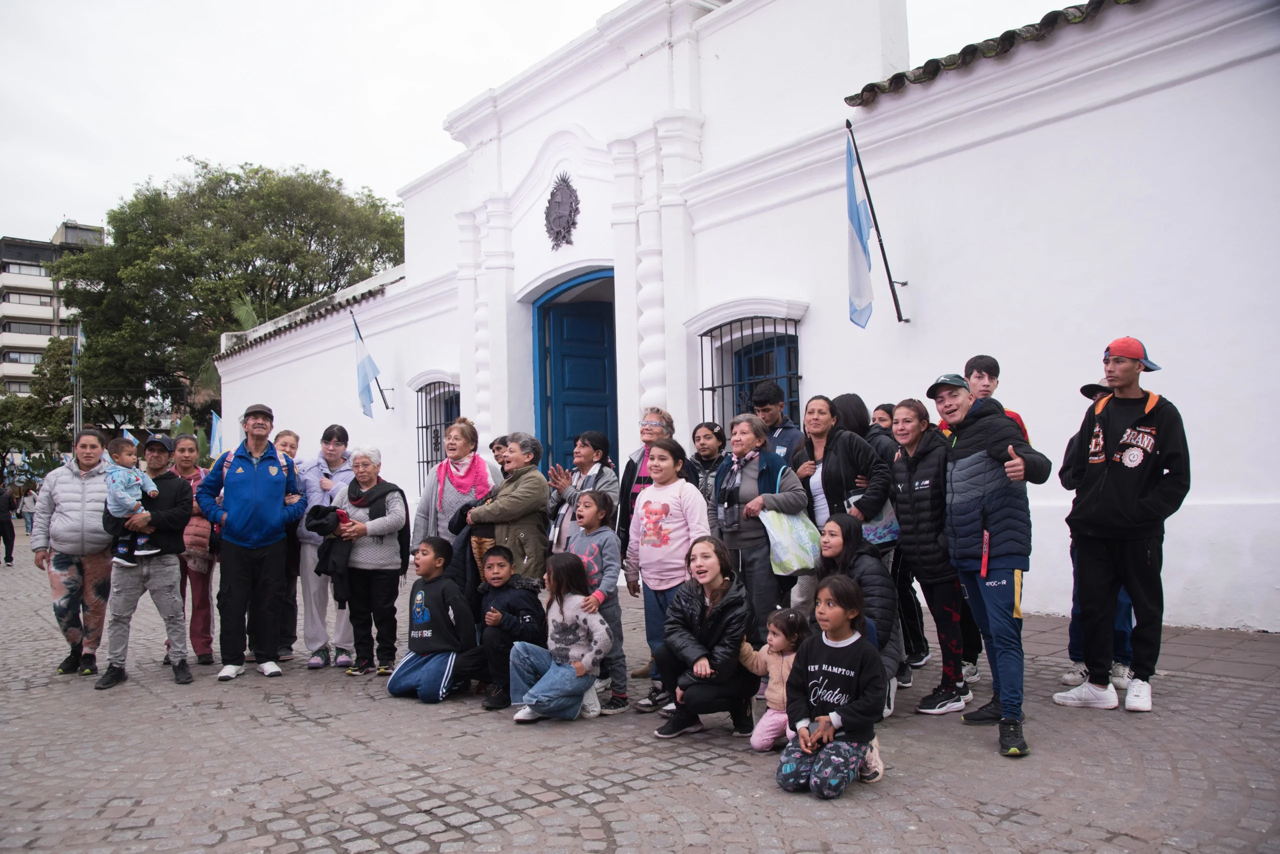 Familias del Barrio El Sifón conocieron lugares emblemáticos de la ciudad a bordo del Bus Turístico