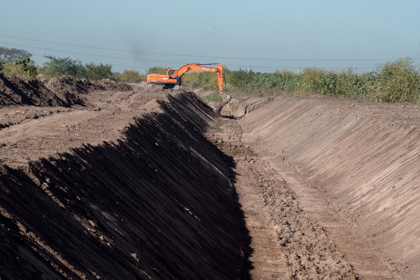 Aceleran la obra de ampliación de canales del barrio 360 viviendas, que beneficiará a más de 20.000 vecinos