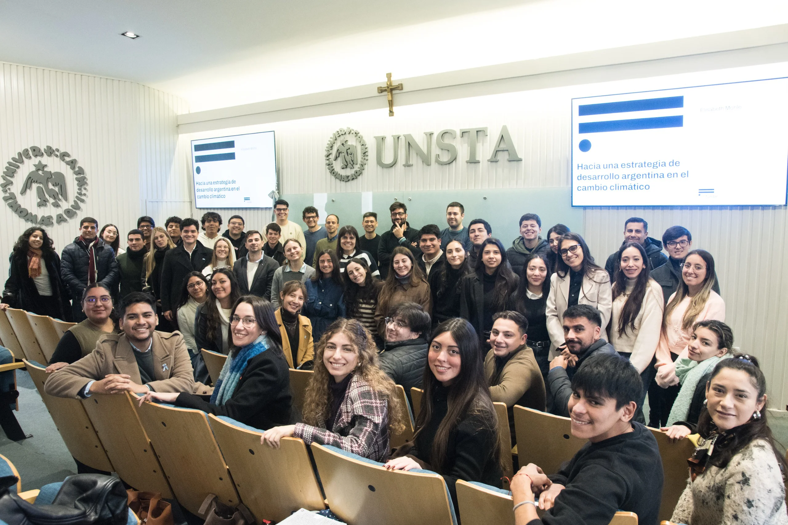 La Escuela de Liderazgo y Comunicación Política aborda estrategias para enfrentar el cambio climático