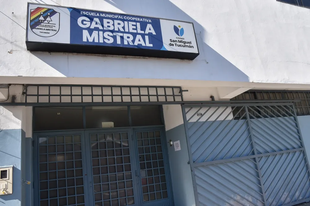 charla turismo escuela gabriela mistral 1