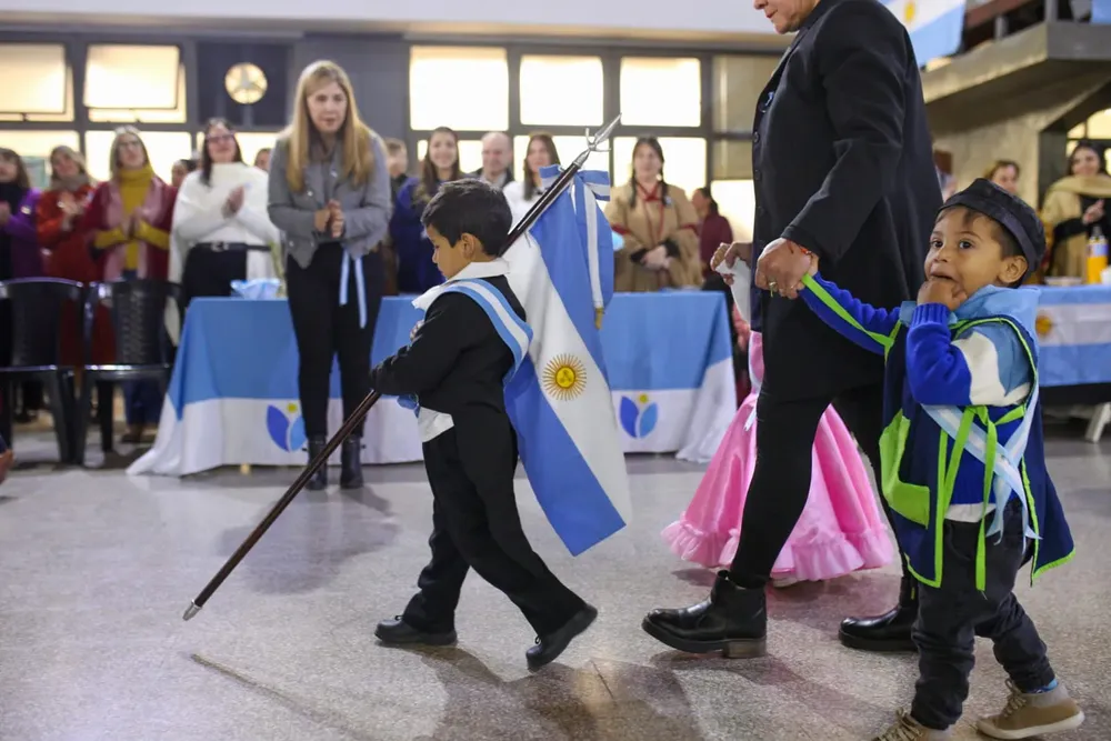 chocolate patrio 9 de julio con niños de CDI 3
