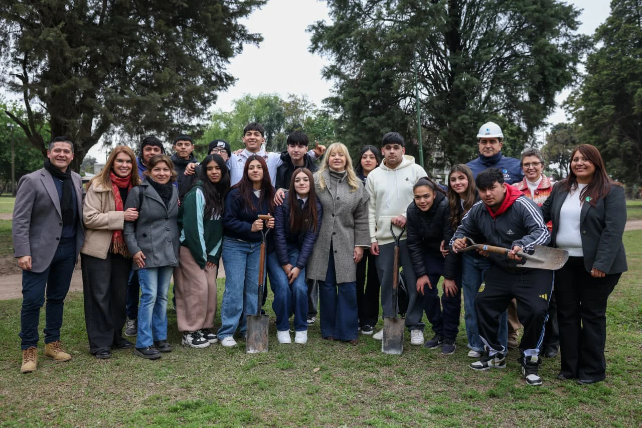 Jornada de forestación encabezada por Chahla en el Parque Guillermina (3)
