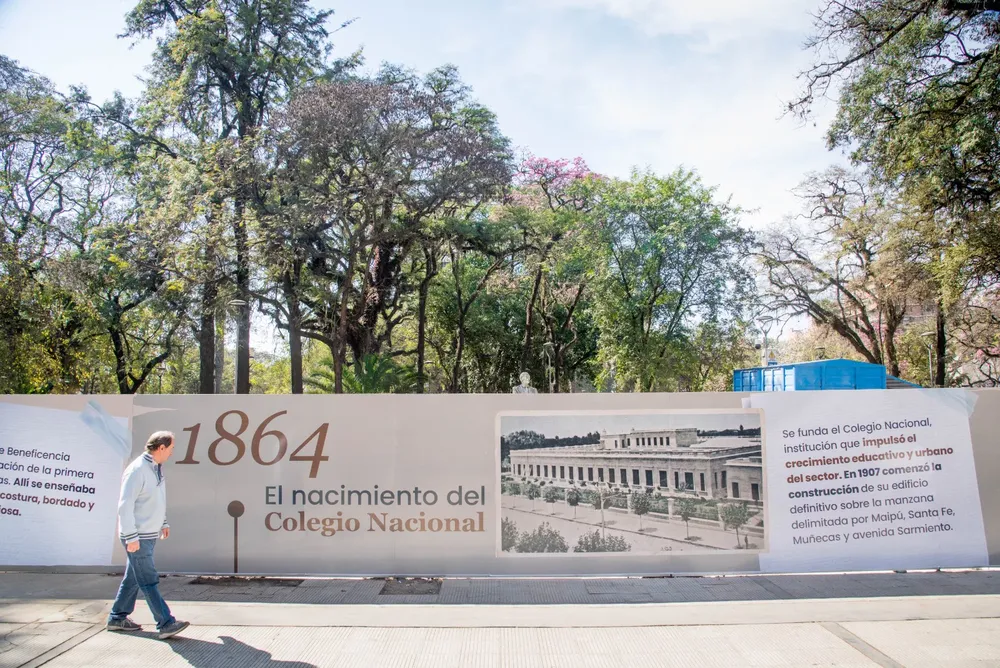 2026 muestra línea del tiempo Plaza Urquiza Museos (3)