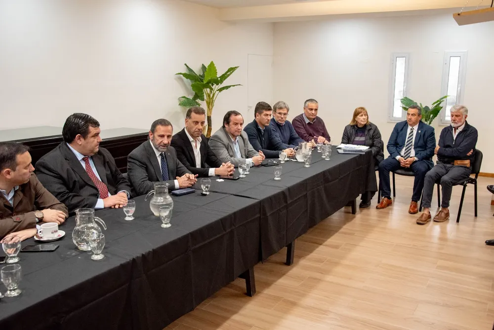 Reunión de funcionarios en el Concejo por los edificios sin certificado final de obra (3)