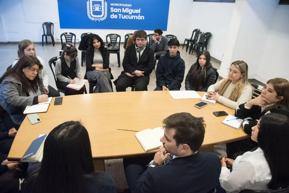 Reunión con centros de estudiantes de escuelas municipales (2)
