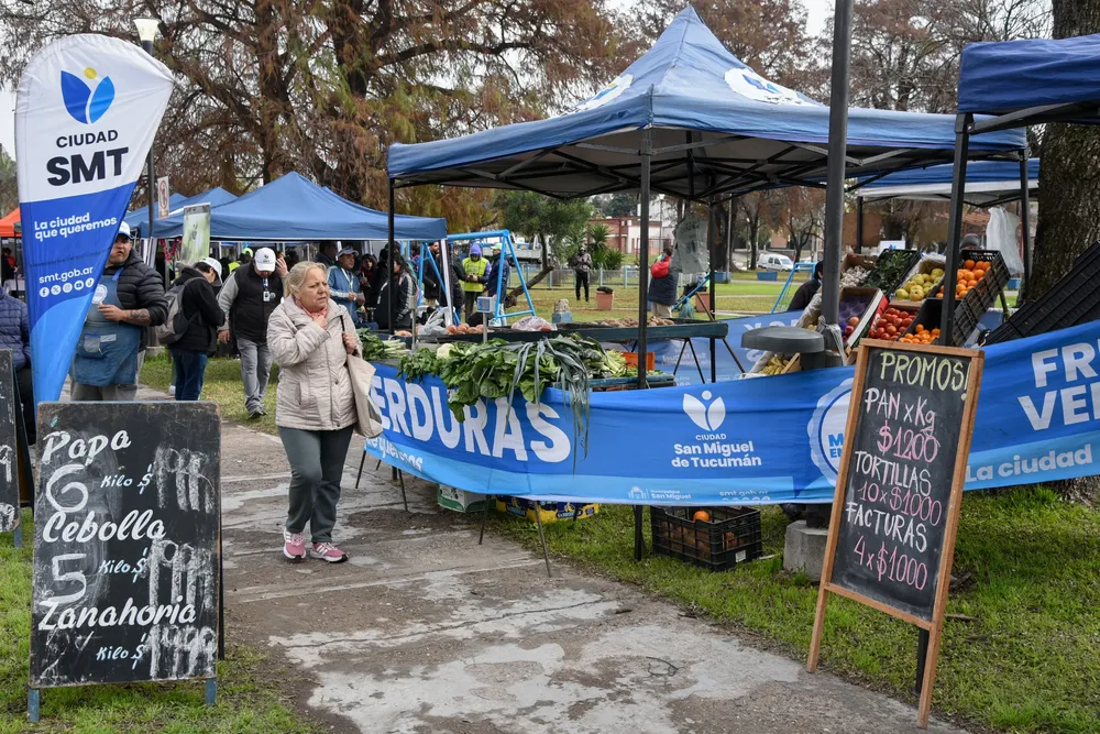 2025 mercado en tu barrio -Plaza de Villa Alem (2)