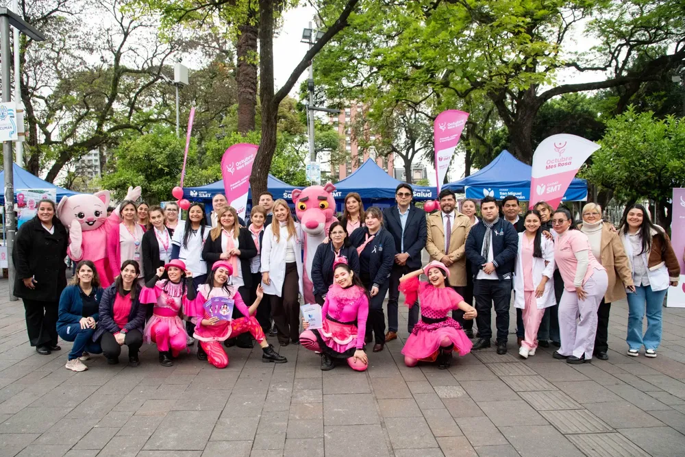 Campaña de prevención del cáncer de mama en Plaza Independencia