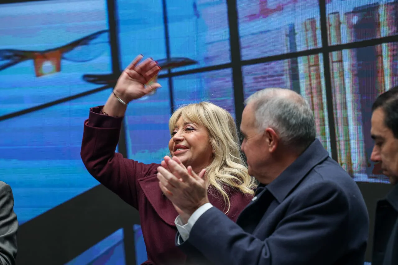 Chahla encabezó la inauguración del renovado Mercado de la Ciudad (5)