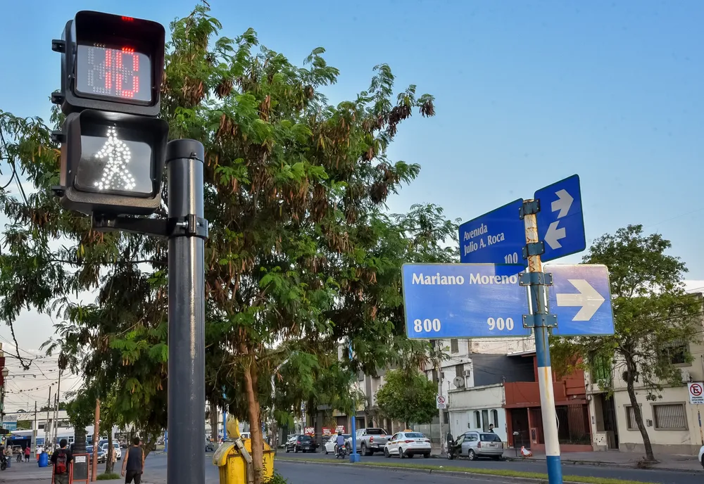 2025 semáforos en avenida Roca y Moreno 1
