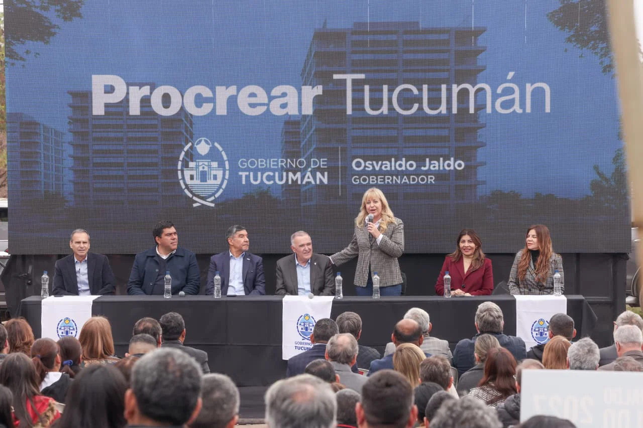 Rossana Chahla en recorrido junto a Jaldo por las obras de Procrear Manantial Sur (2)