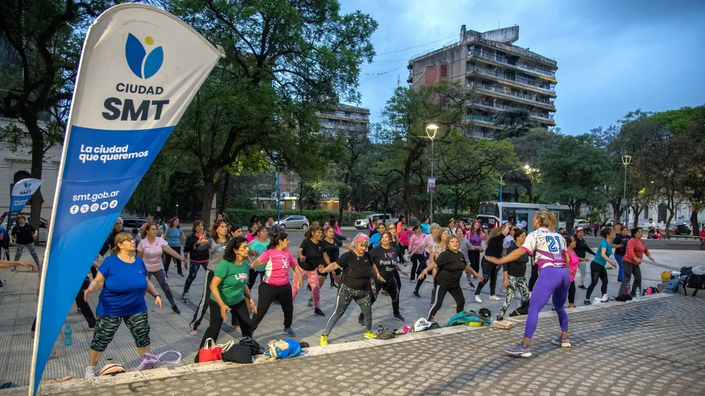 20251027 Ciudad Activa por el Mes Rosa - Plaza Urquiza (1)