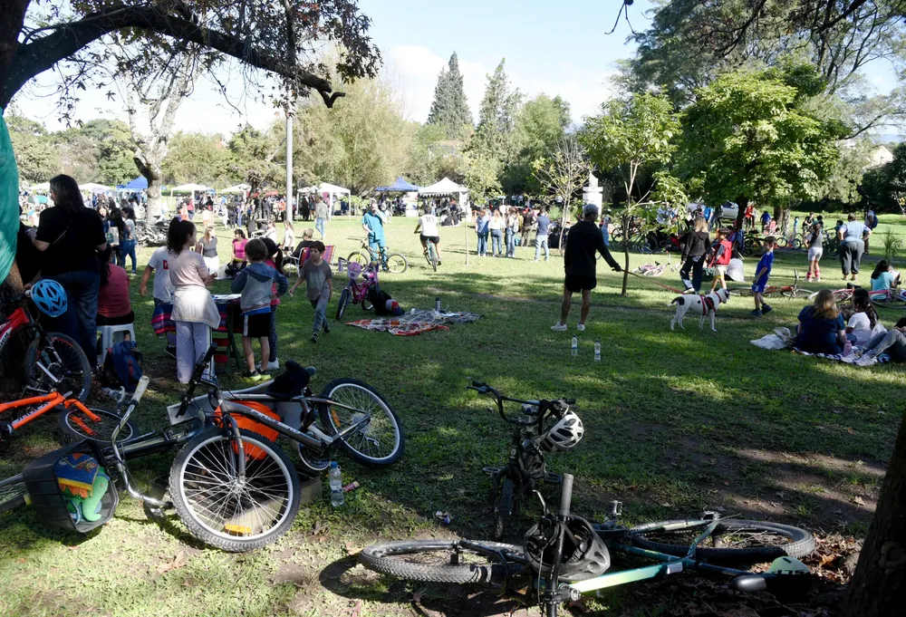 2025 bicicleteada escuela gabriela mistral (3)