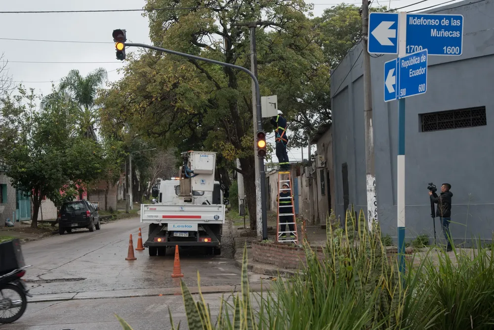 Nuevos semáforos en calle Muñecas y decrementadores en Av. Belgrano (2)