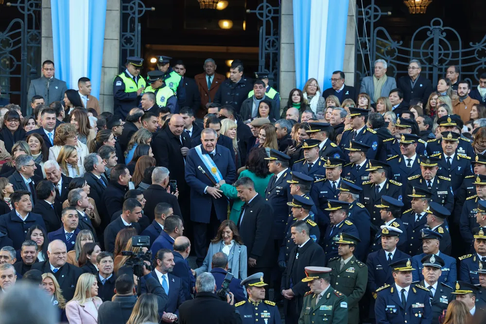 2025 acto en plaza independencia dia de la bandera (2)