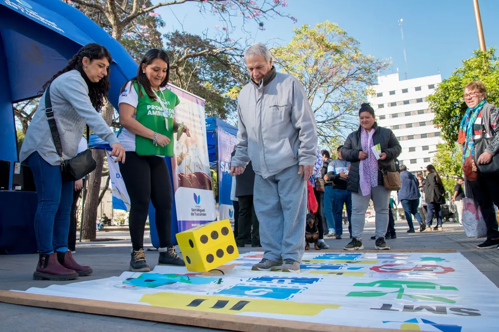 2025 campaña contra dengue plaza independencia (1)