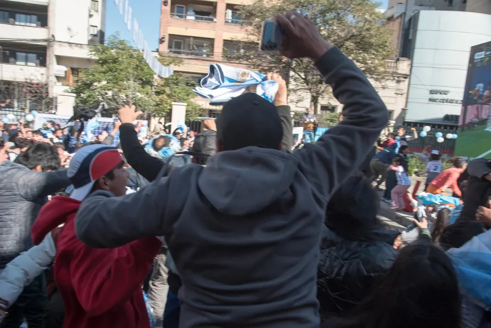 Festejo de la victoria de Argentina ante Egipto en el Punto Mundialista (3)