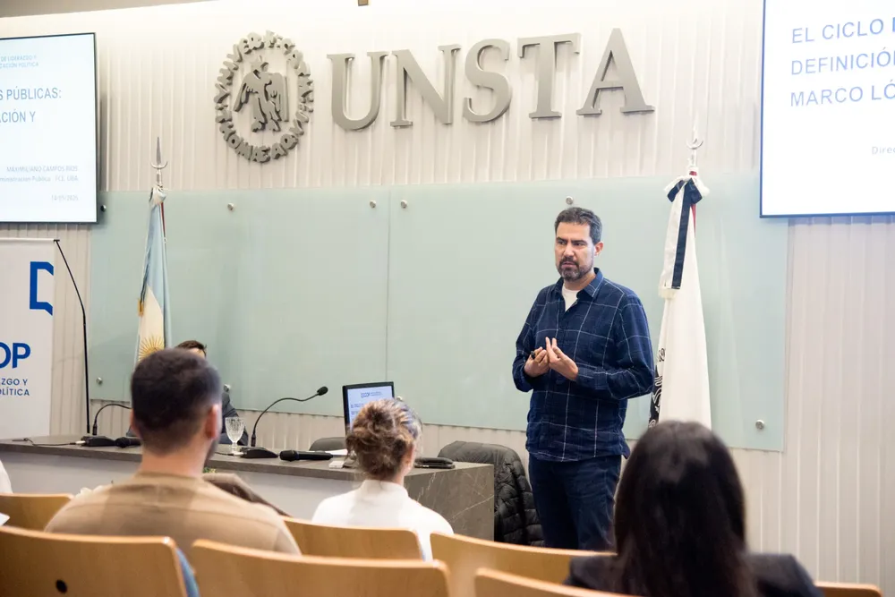 Clase inicial de la Escuela de Liderazgo y Comunicación Política (2)