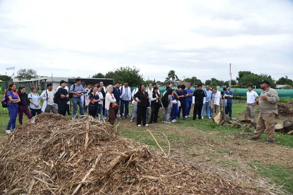 2025 visita facultad de medicina campus ambiental (4)