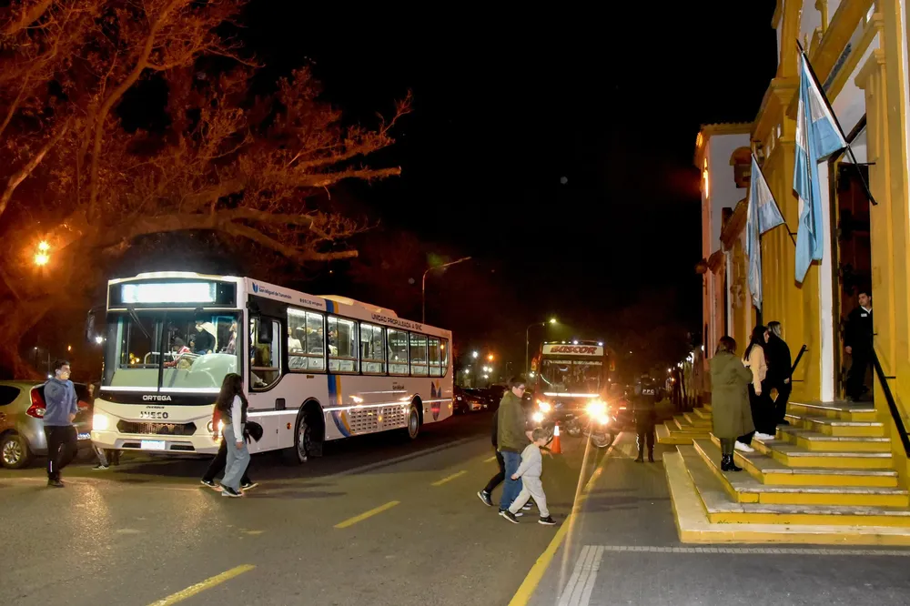 segunda edición bus turístico nocturno 18 de julio 3