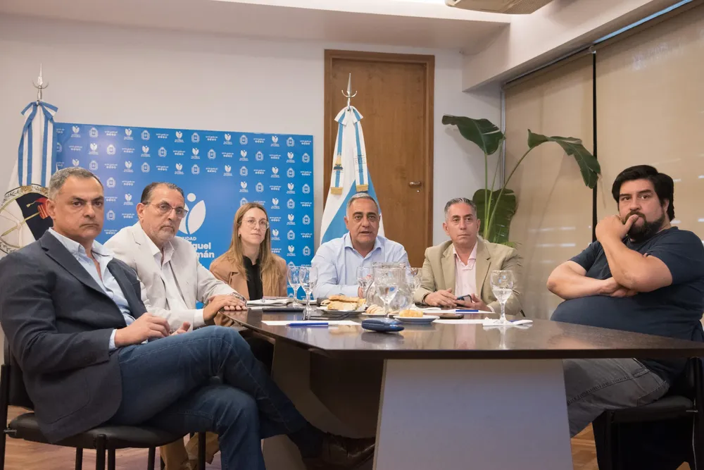 2025 encuentro concejales IA (3)