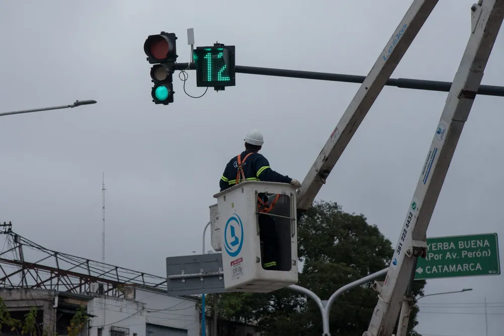 Nuevos semáforos en calle Muñecas y decrementadores en Av. Belgrano (4)