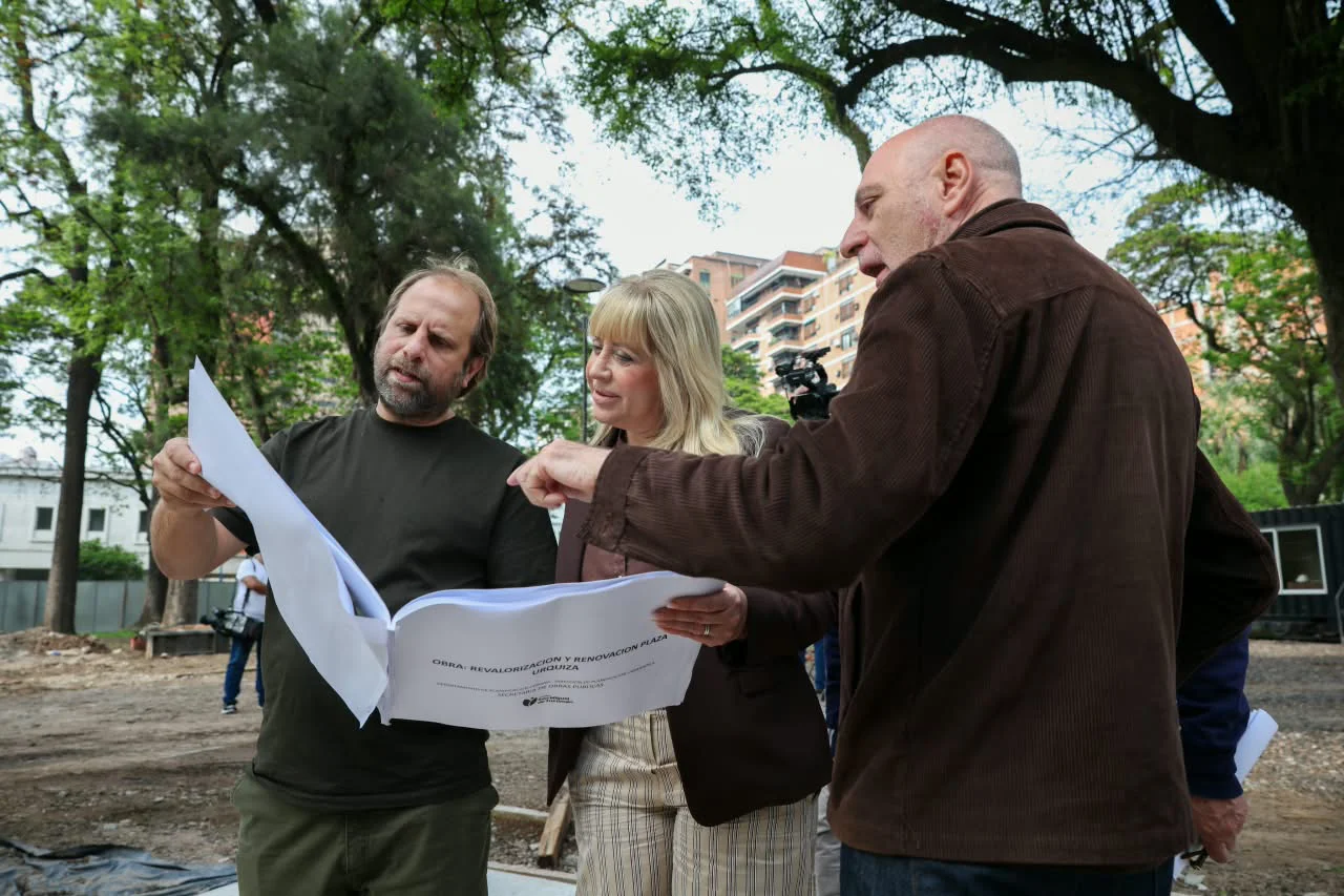 Rossana Chahla supervisó el avance de las obras de renovación de la plaza Urquiza (7)