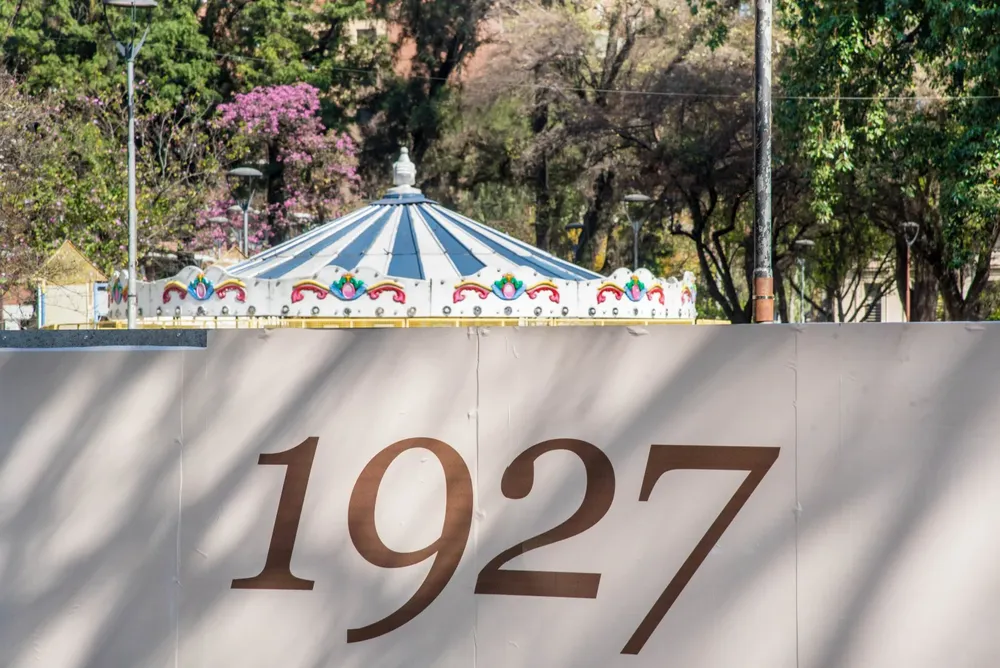 2026 muestra línea del tiempo Plaza Urquiza Museos (1)