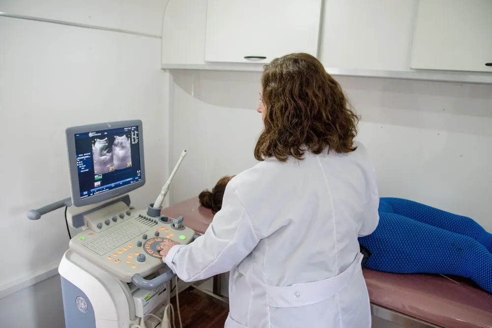 2025 tráiler de salud de la mujer plaza Lola Mora (4)