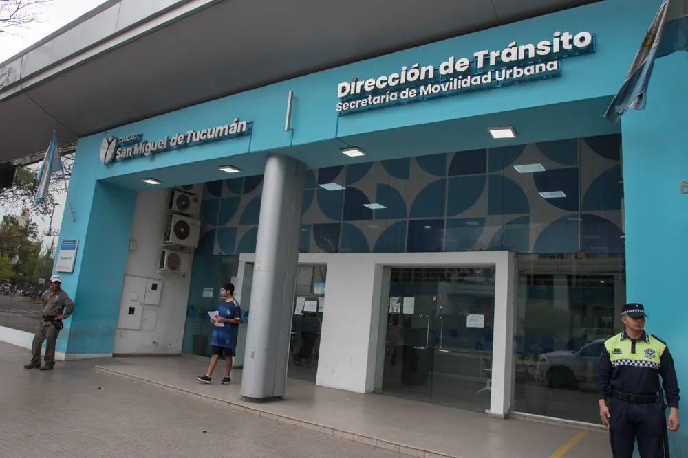 Carlos Arnedo recibió a representante de la Federación de Conductores de Taxi (3)