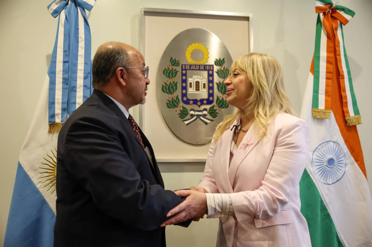 Rossana Chahla recibió al embajador de la India en Argentina, Ajaneesh Kumar (2)