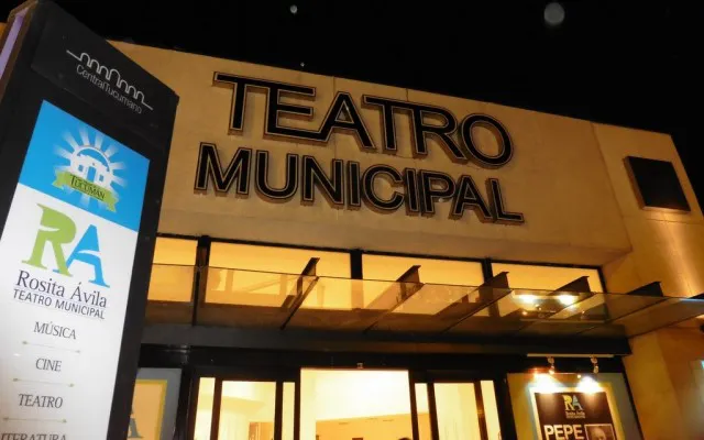 Fachada Teatro Rosita Avila