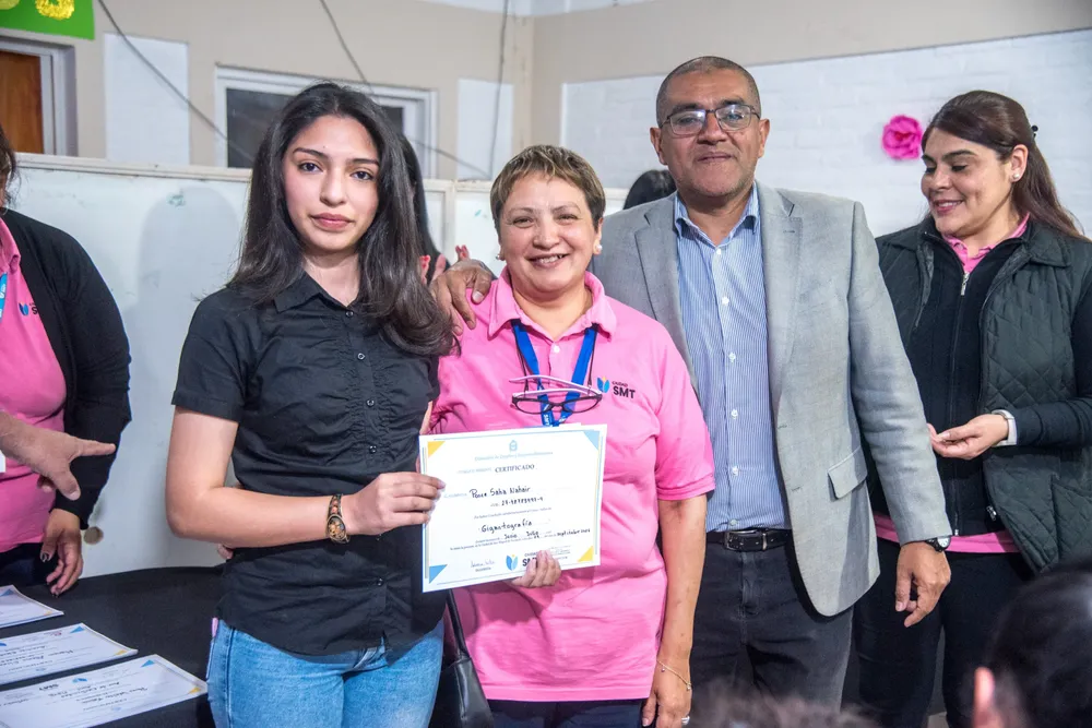 Certificados a alumnos que se capacitaron en oficios en el marco del programa Proyecta (4)