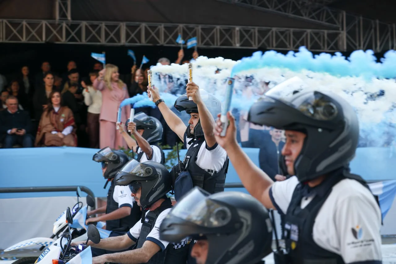 Con móviles, agentes de distintas áreas y un operativo especial, el Municipio acompañó el tradicional desfile patrio