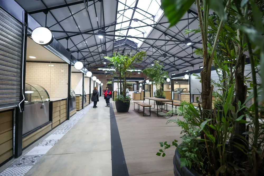 Chahla encabezó la inauguración del renovado Mercado de la Ciudad