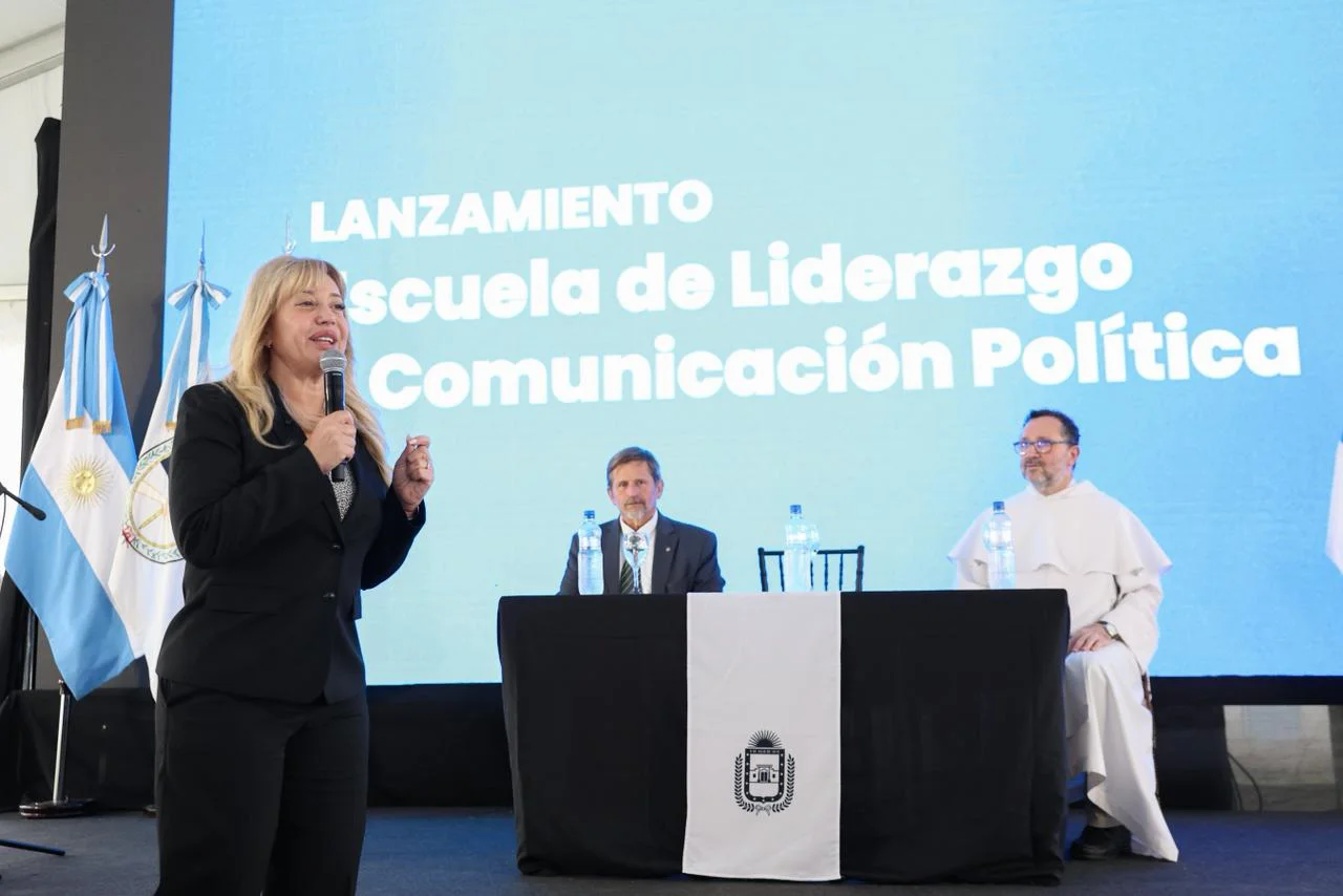 Lanzamiento de la Escuela de Liderazgo y Comunicación Política (2)