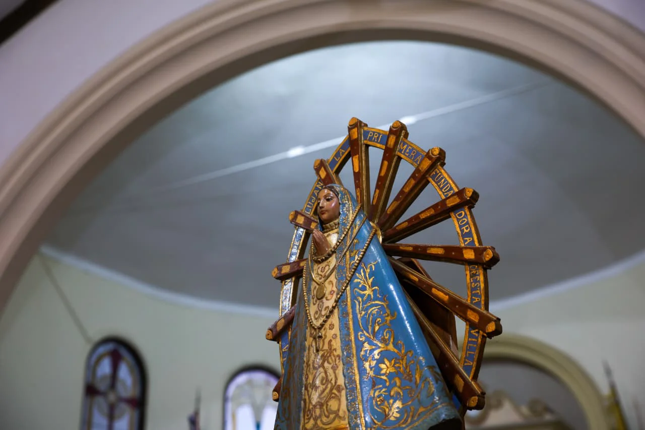 Rossana Chahla acompañó la misa por los 125 años de la Parroquia de Villa Luján
