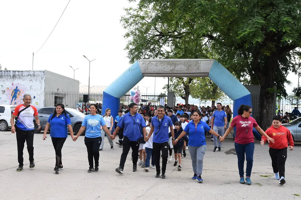 2025-04-15 día actividad física complejo barrio diza deportes (2)