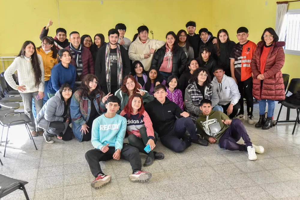 2025 para ilustrar taller de teatro