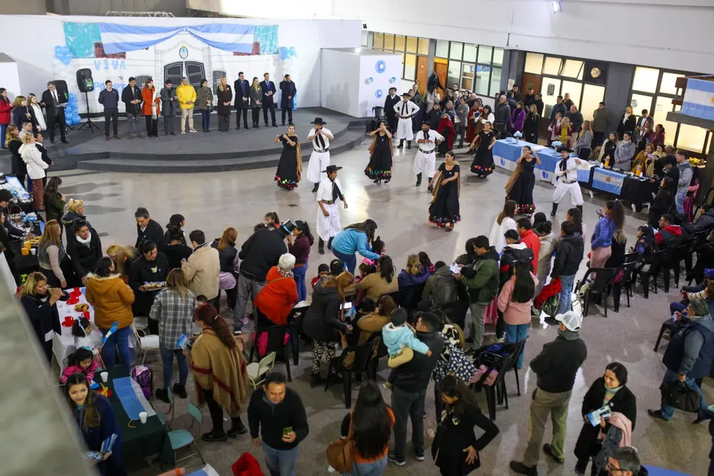 chocolate patrio 9 de julio con niños de CDI 6