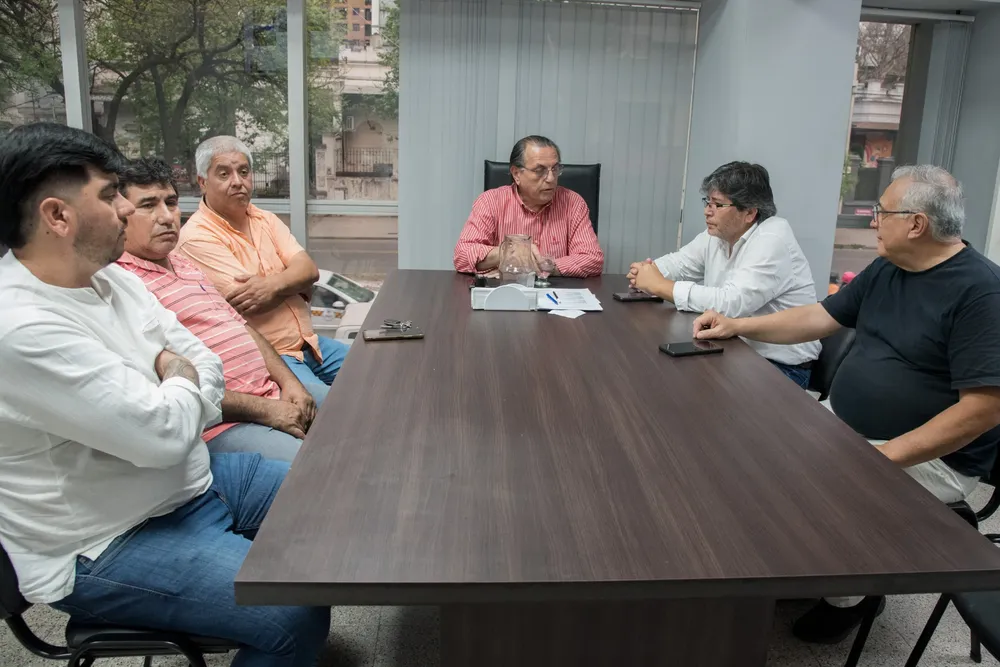 Carlos Arnedo recibió a representante de la Federación de Conductores de Taxi (2)