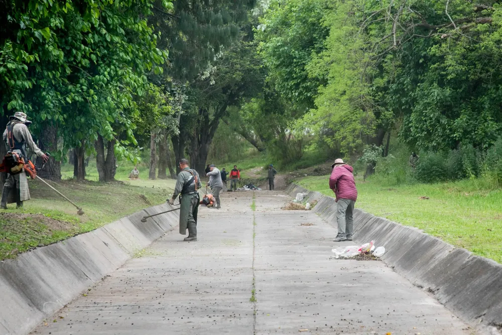 Operativo de limpieza de canales y desagües antes de las lluvias