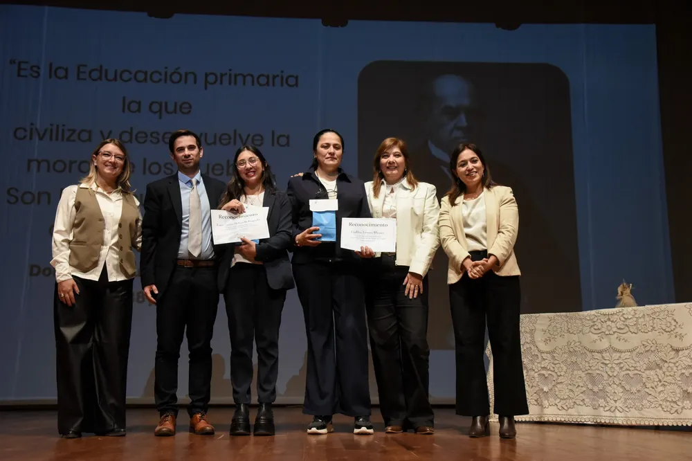 2025 acto día del maestro (1)