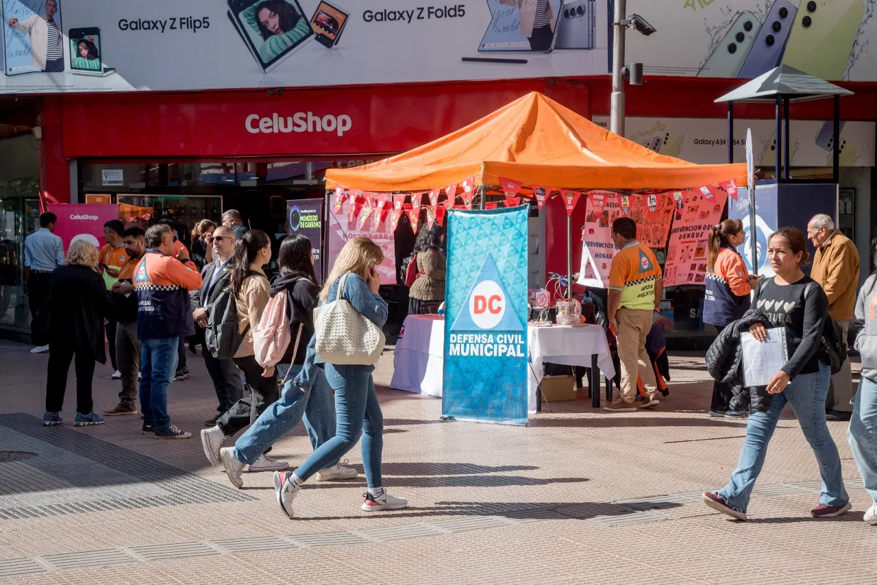 Defensa Civil en peatonalWhatsApp Image 2024-04-17 at 12.40.01