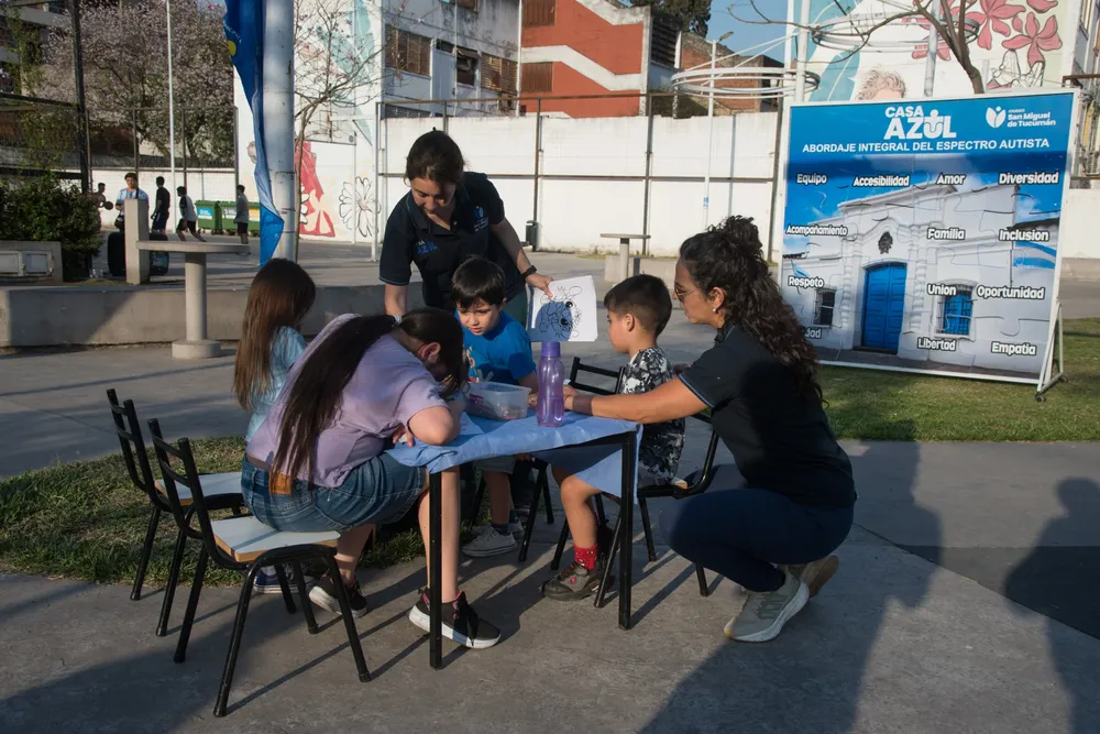 Manos que crean Plaza Libertad 3
