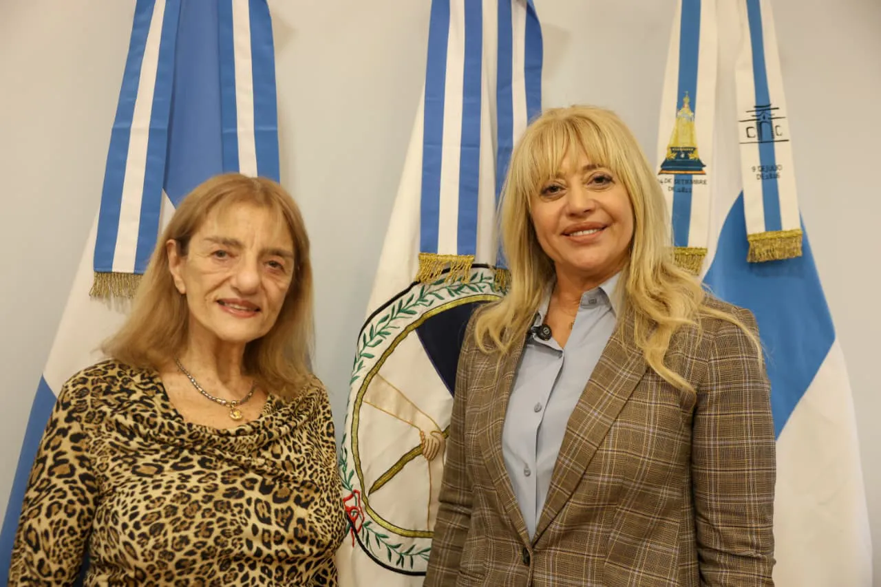 2025 distinción Dra Voto (3)