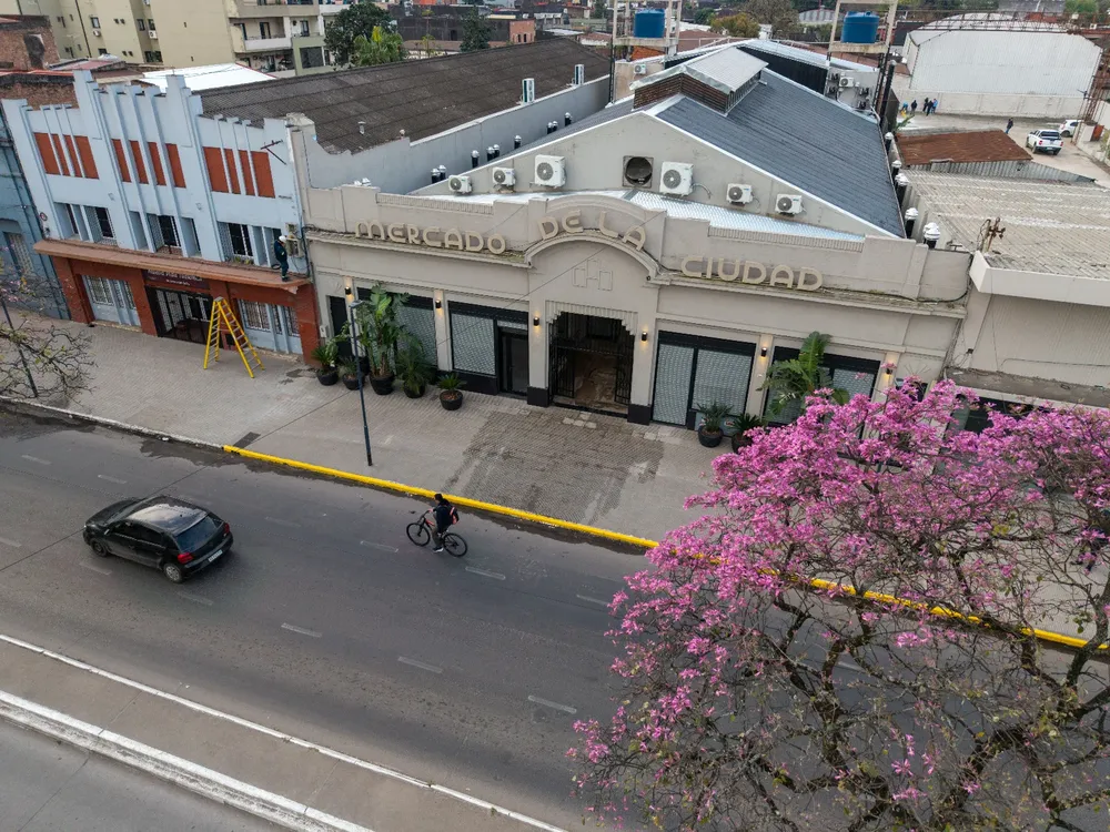 Chahla encabezó la inauguración del renovado Mercado de la Ciudad (4)
