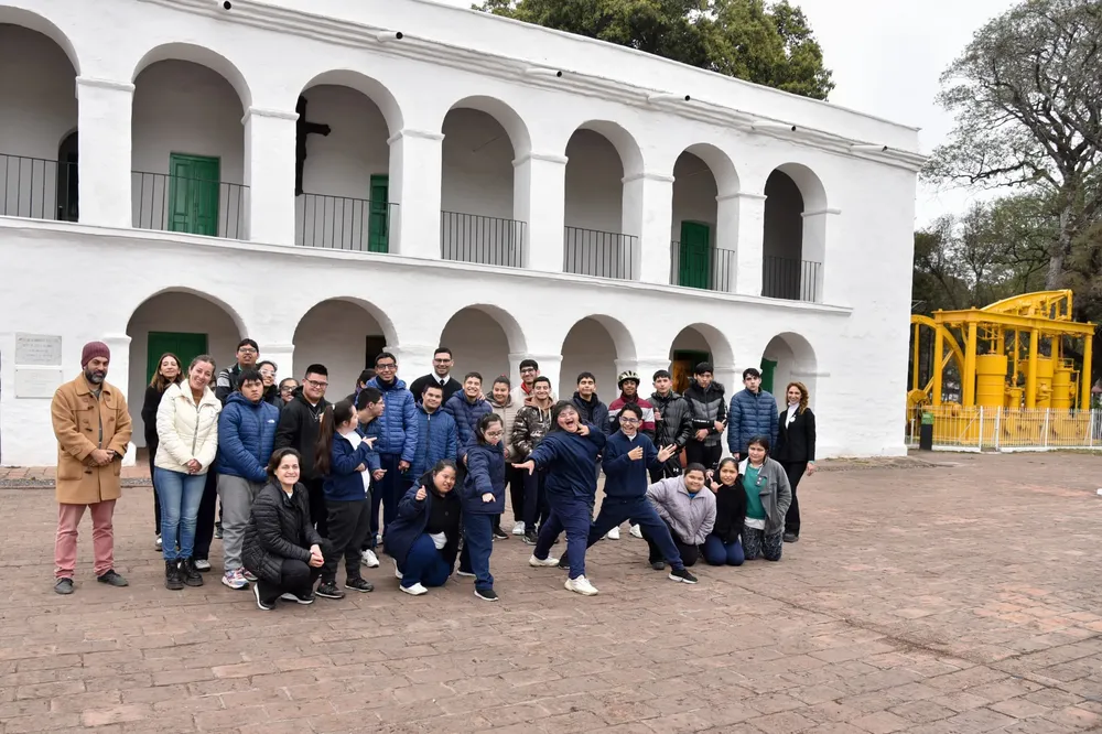Bus educativo turístico escuela INPEA MIA 3